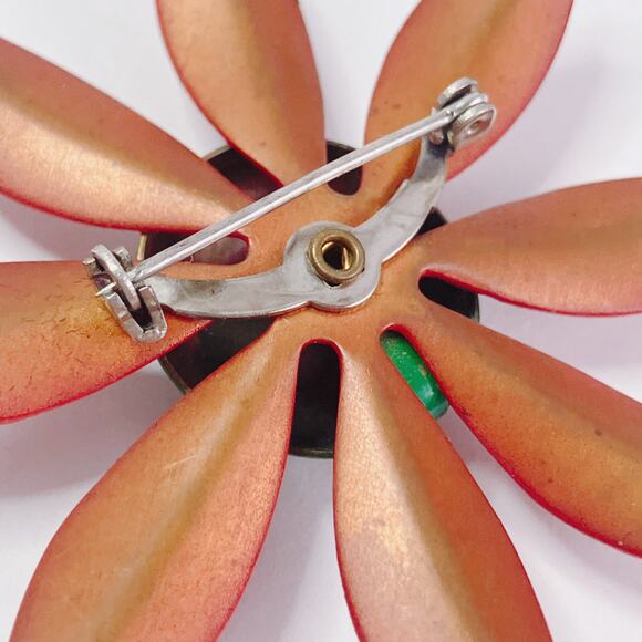 Vintage 1960s Brooch Red Green Enamel Flower  Mid Century Mod Retro Kitschy Pin - Picture 7 of 13